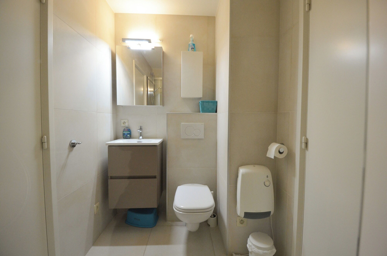 Bathroom 3, Apartment Oostduinkerke Near the Beach, West-Vlaanderen