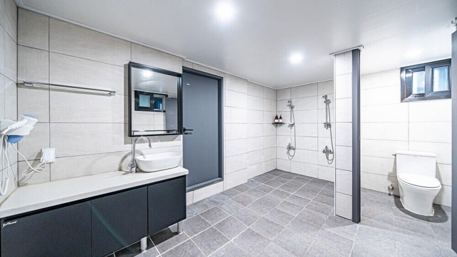 Bathroom 3, Deluxe, Geoje