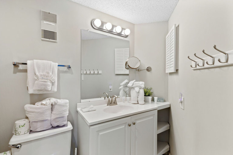 Bathroom 4, Plantation West 1149, Baldwin