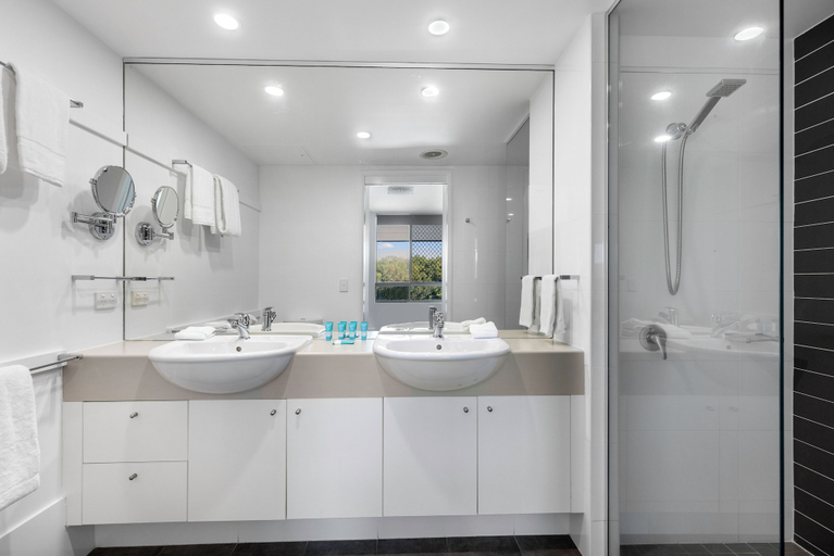 Bathroom 4, Beaches on Lammermoor Apartments, Livingstone - Pt B