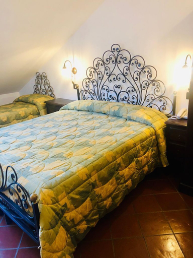 Bedroom 4, Hotel Bucaneve, L'Aquila