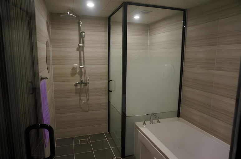 Bathroom 26