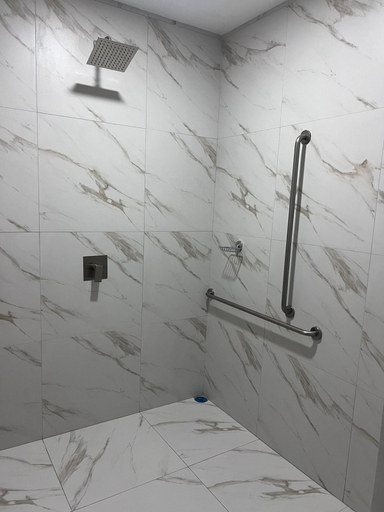 Bathroom 3, Hotel Naralit, Tilarán