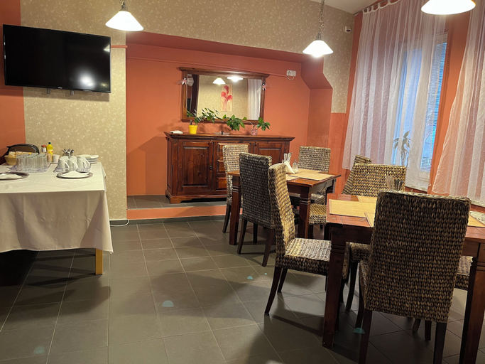 Food & Drinks 4, Hotel Almond, Teplice