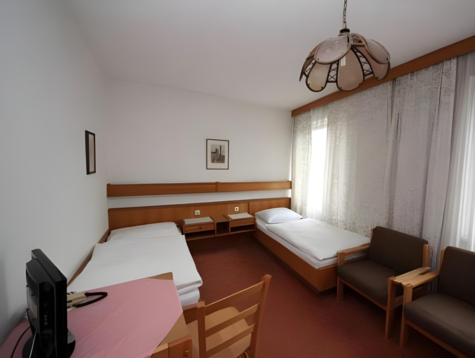 Bedroom 13