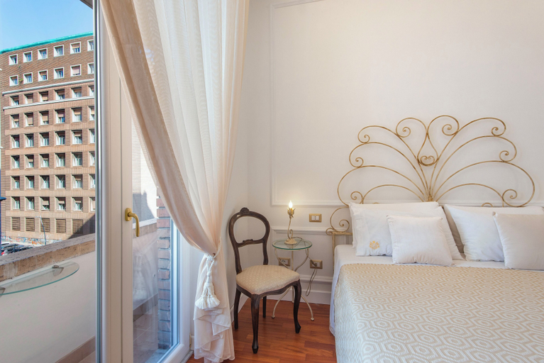 Bedroom 5, Residenza Borbonica, Napoli