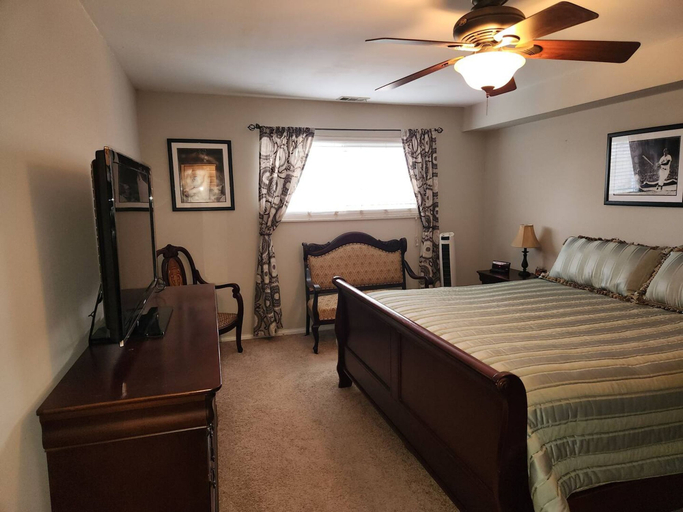 Room 2, Beautiful APT W Office Area 2BR Long Term, Montgomery