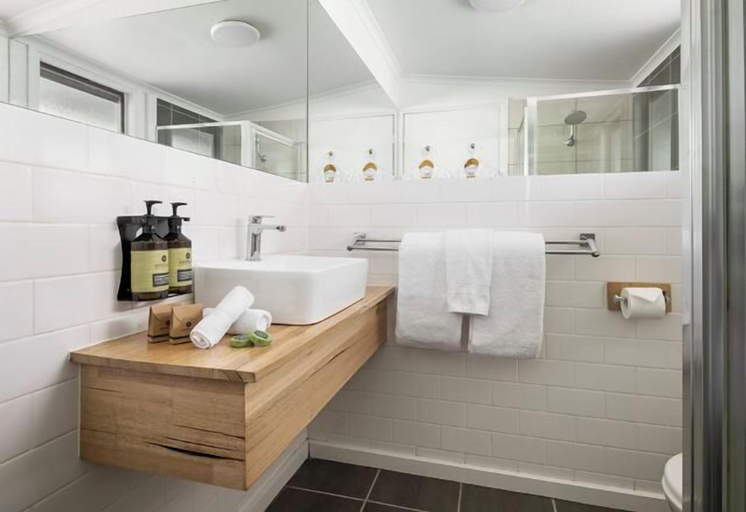 Bathroom 12