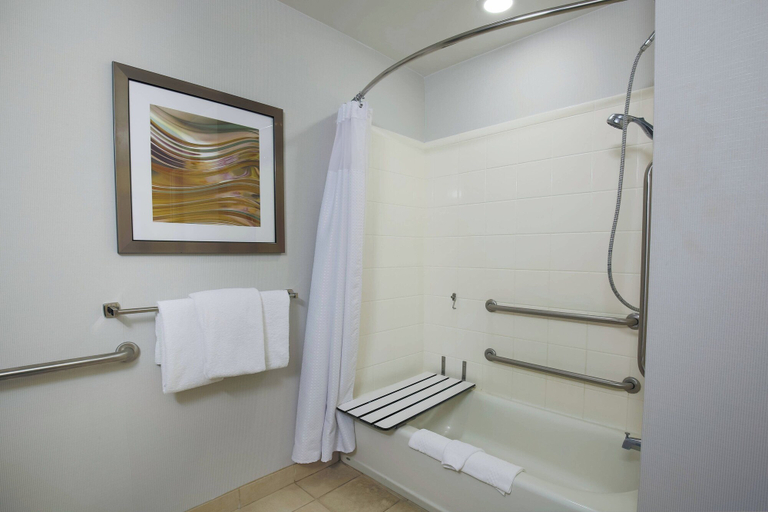 Bathroom 4, Courtyard by Marriott Chico, Butte