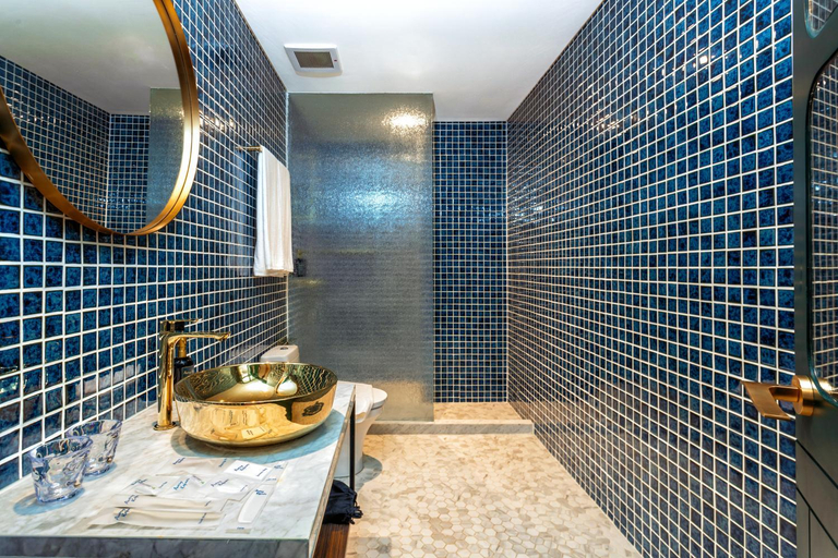 Bathroom 26