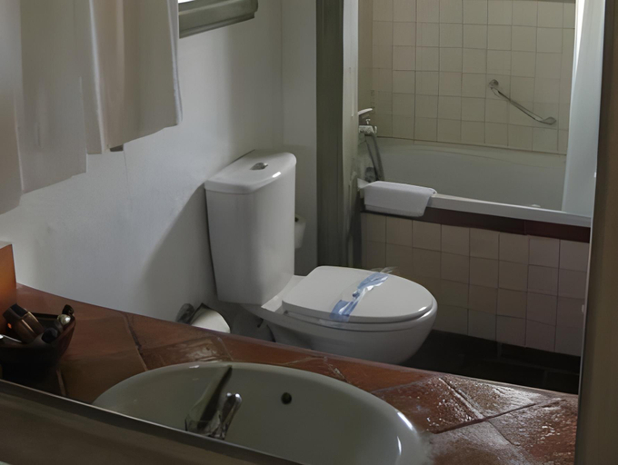 Bathroom 12