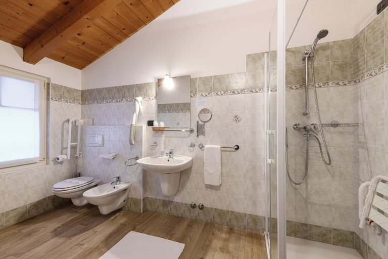 Bathroom 4, Garni le Corti, Sondrio