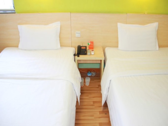 Bedroom 4, 7 デイズ インホテル(昆明鉄道駅萬象城)(7天酒店(昆明火车站万象城店)), Kunming