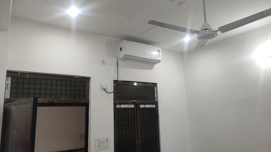 Others 4, Shanti palace chudamani chauraha Ayodhya, Faizabad
