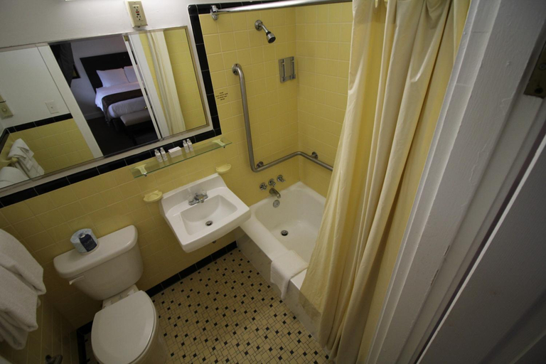 Bathroom, Mammoth Cave Lodge and Cabins, Edmonson