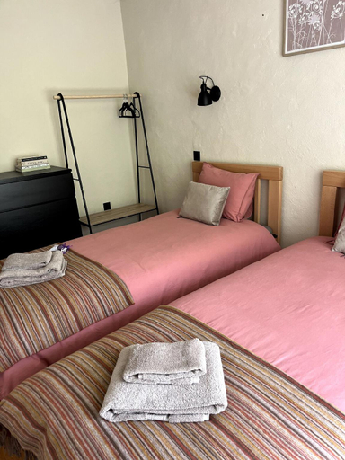 Bedroom 2, Fireside Lodge
