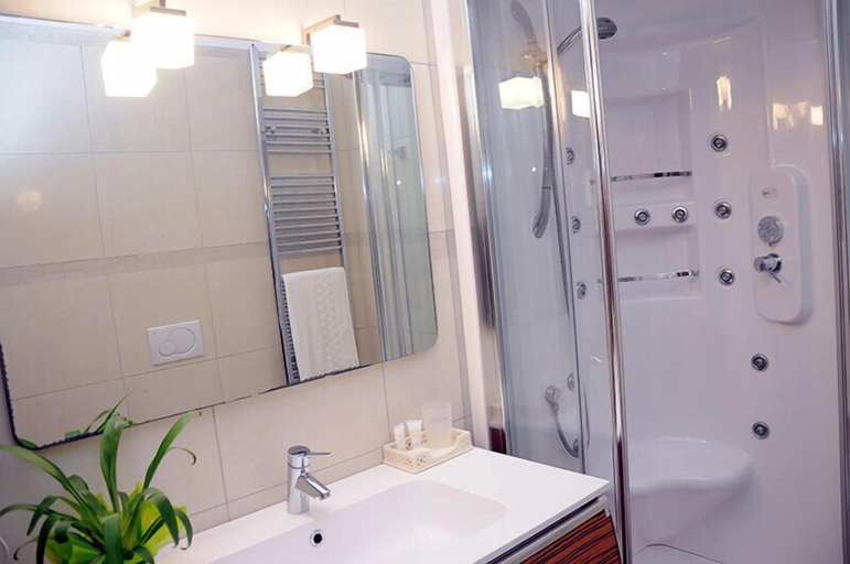 Bathroom 5, Agri Hotel Conte Salentino, Lecce