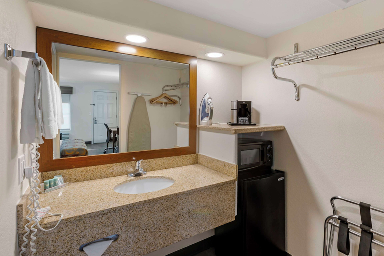Bathroom 4, Best Western Desert Inn, Graham