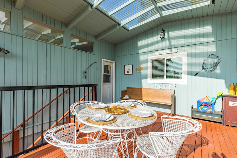 Food & Drinks, Wolf Beach Cottage by Avantstay Harbor Views, Island