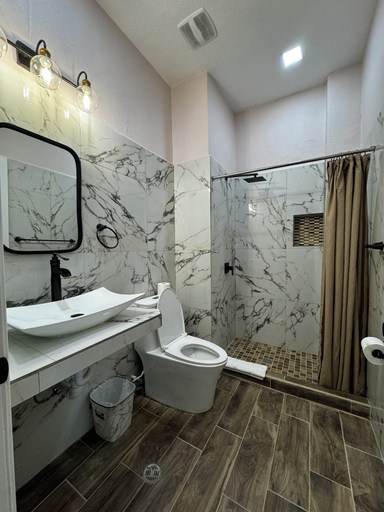 Bathroom 4, Maya Bella Downtown Hotel