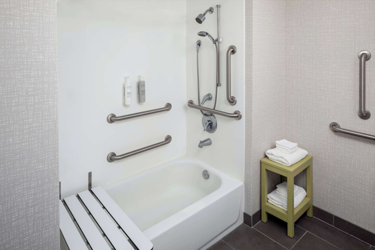 Bathroom 4, Hampton Inn & Suites Savannah - I-95 South - Gateway, Chatham
