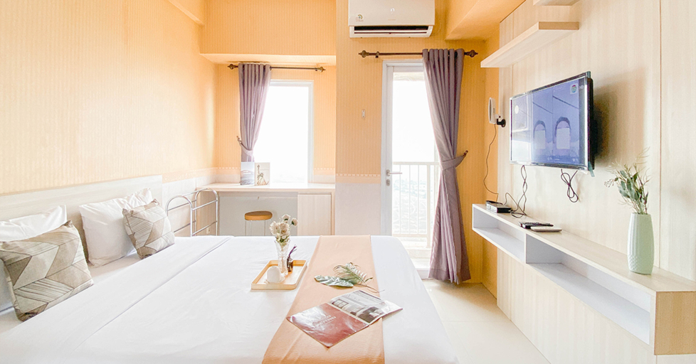Relaxing Studio at Tamansari Mahogany Karawang Apartment By Travelio, Karawang