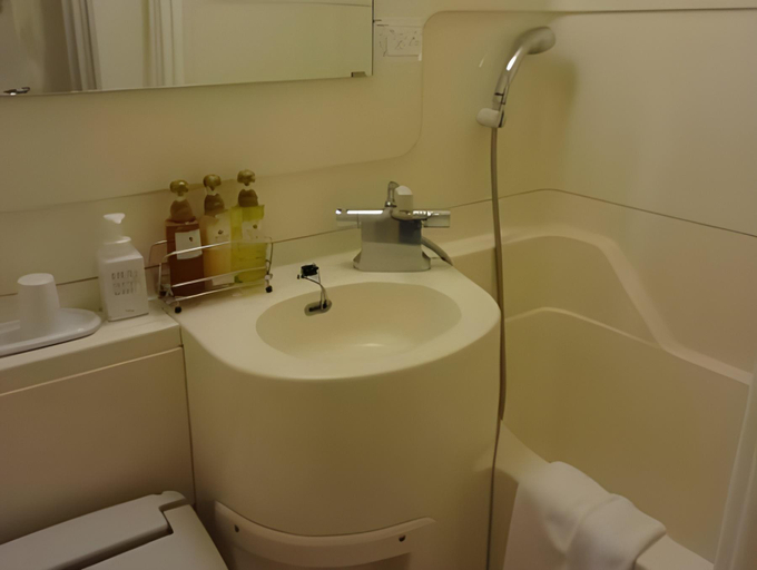 Bathroom 12