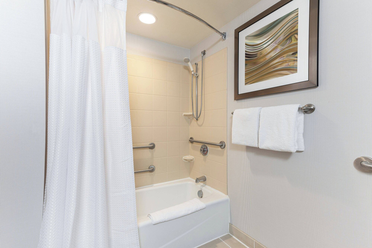 Bathroom 5, Courtyard by Marriott Suffolk Chesapeake, Suffolk