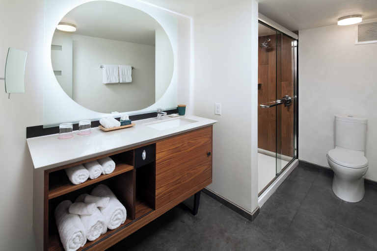 Bathroom 5, The Laylow Waikiki, Autograph Collection, Honolulu
