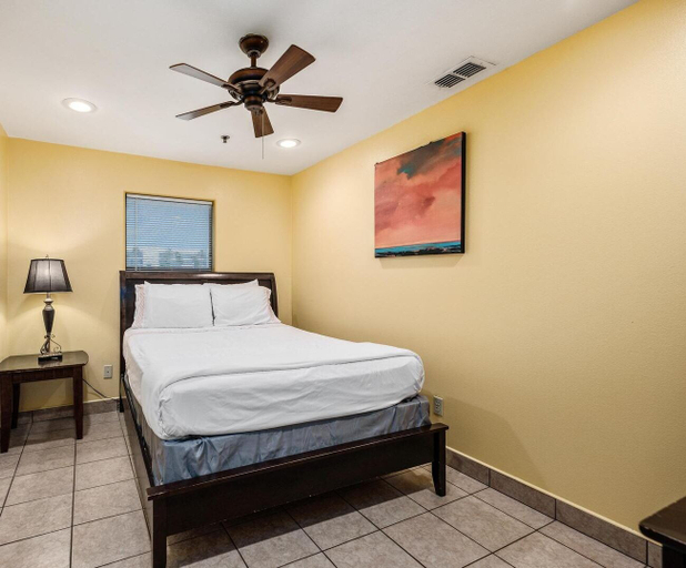 Bedroom 3, Lantana Retreat 4, Cameron