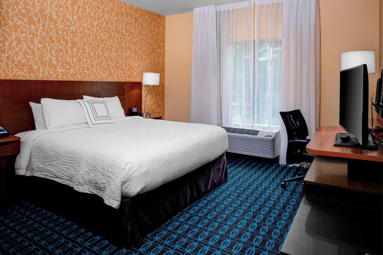 Bedroom 3, Fairfield Inn & Suites by Marriott Douglas, Coffee