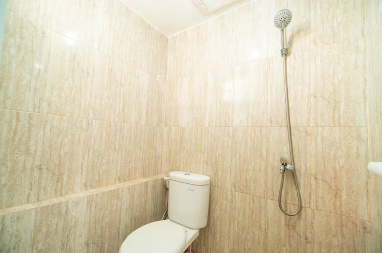 Bathroom 5, Twin Bed Studio @Bassura City Netflix & Chill, East Jakarta