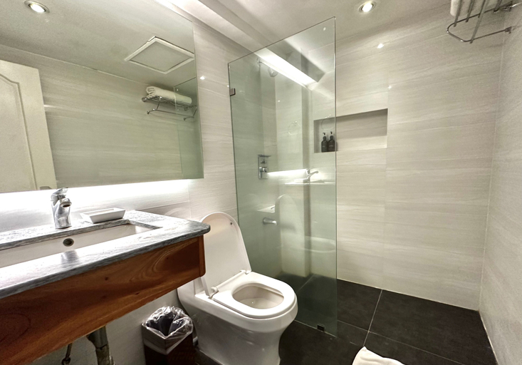 Bathroom 5, Sugarland Hotel, Bacolod City