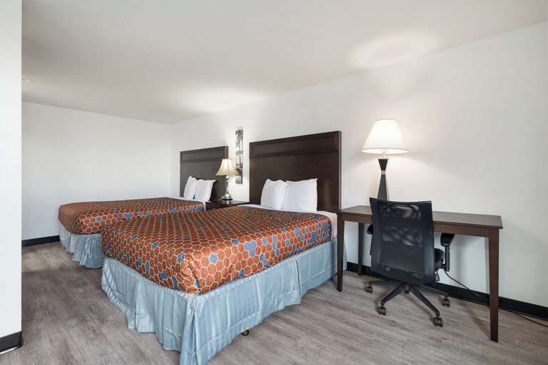 Bedroom 2, Kennewick Inn & Suites Tri Cities, Benton