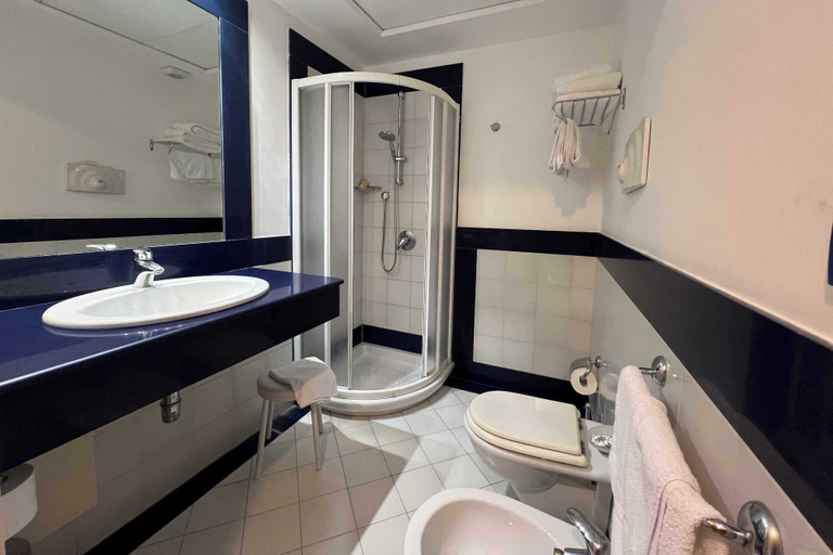 Bathroom 4, Hotel Conchiglia D'oro, Palermo