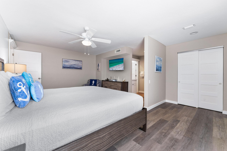 Bedroom 3, Fanta-Sea on the Beach by Beachside Management - 55 Beach Rd, Sarasota