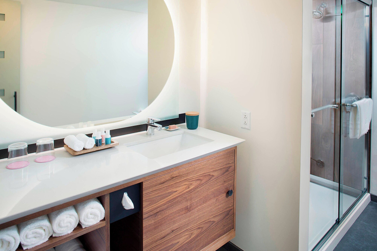 Bathroom 5, The Laylow Waikiki, Autograph Collection, Honolulu
