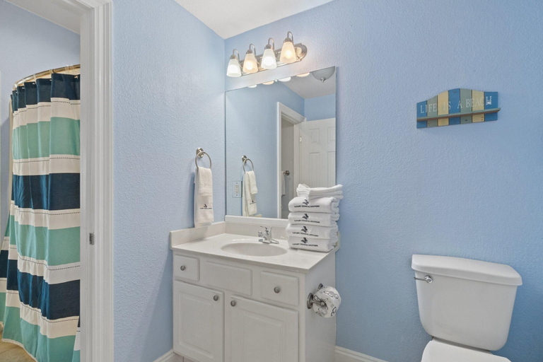 Bathroom 5, Labacoco, Baldwin