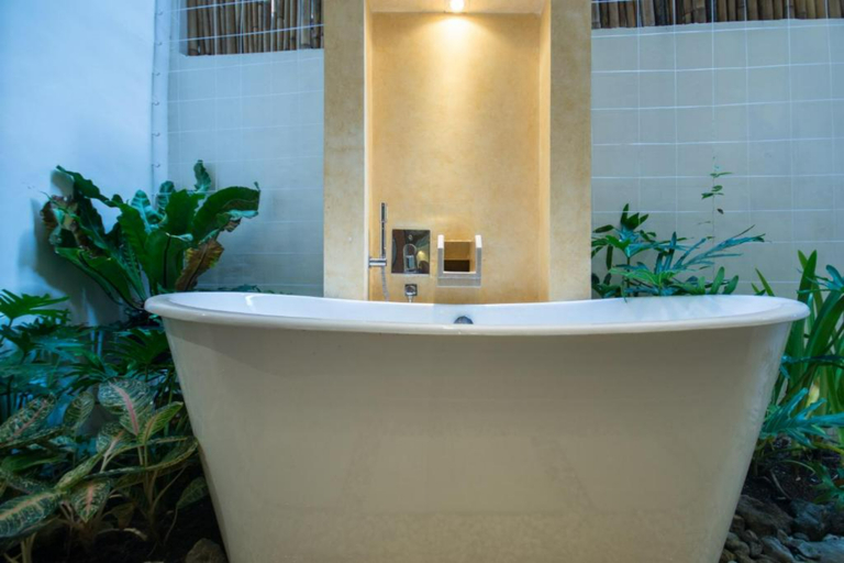 Bathroom 4, Ferra Hotel and Garden Suites, Malay