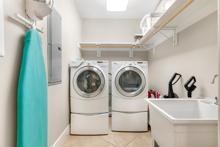 Bathroom 3, Turquoise D706, Baldwin