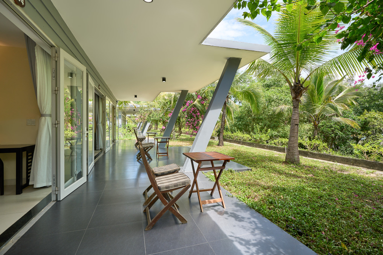 Exterior & Views 20