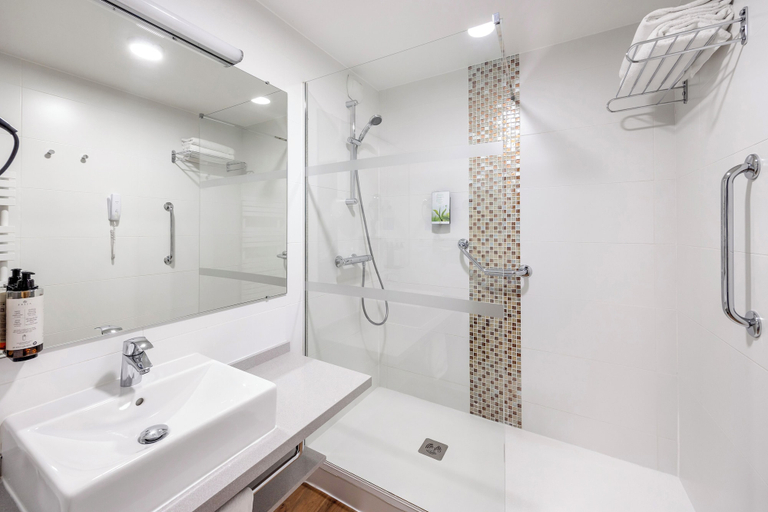 Bathroom 5, Royal Regency Paris Vincennes, Val-de-Marne