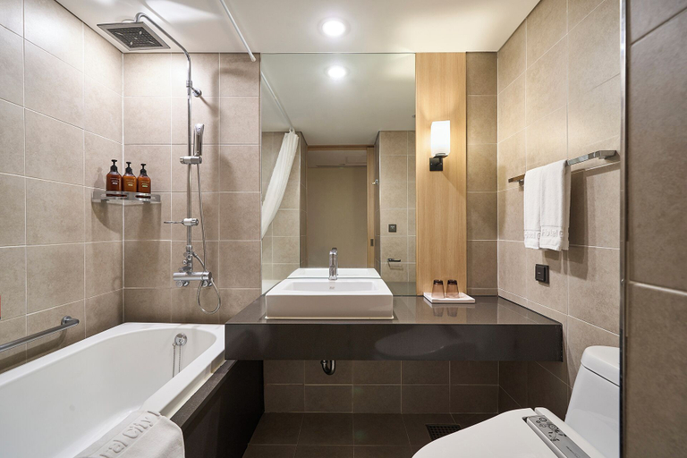 Bathroom 5, Jeju Central City Hotel, Jeju