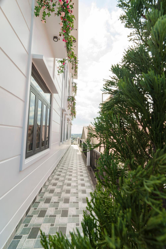 Exterior 9