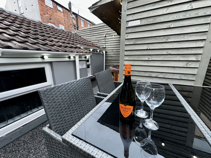 Food & Drinks 5, Albert Luxury Hottub and Jacuzzi Apartments, Blackpool