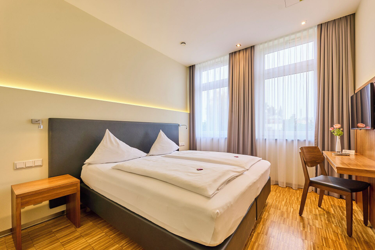 Bedroom 2, Hotel Apfelbaum, Erding
