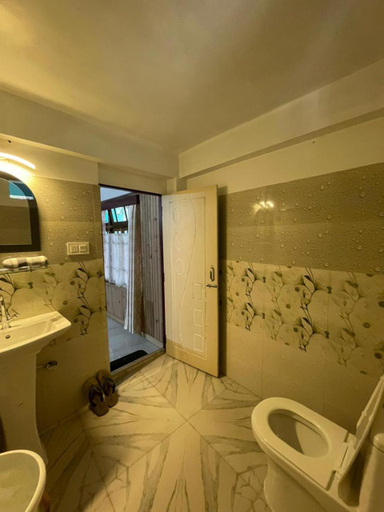 Bathroom 4, Mountain Manor Homestay, Darjiling