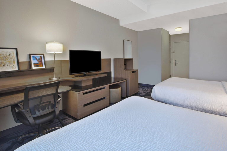 Bedroom 3, Fairfield Inn & Suites by Marriott Milwaukee Downtown, Milwaukee