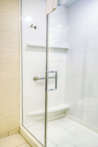 Bathroom 5, Fairfield Inn & Suites by Marriott Princeton, Mercer