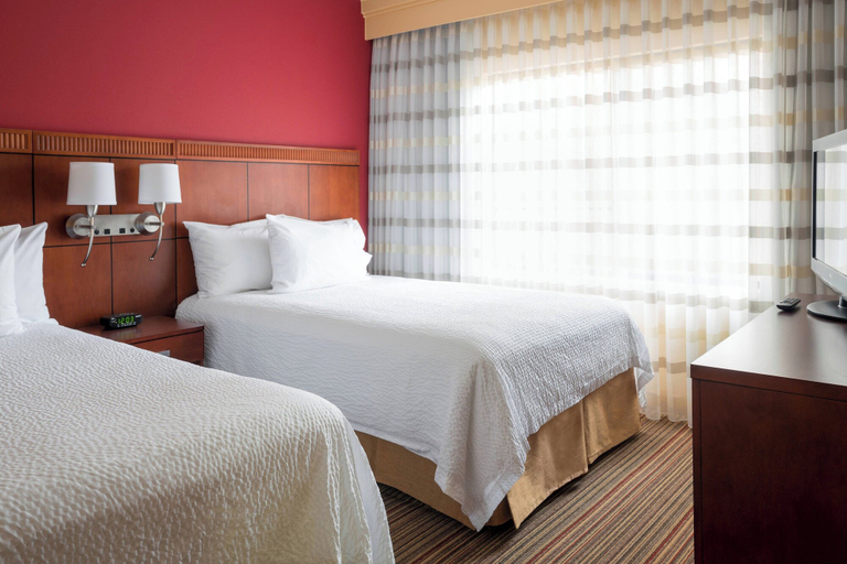 Bedroom 4, Courtyard by Marriott Indianapolis Airport, Indianapolis